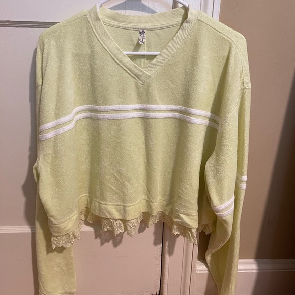 Lace trim V-Neck long sleeve - Picture 1 of 7